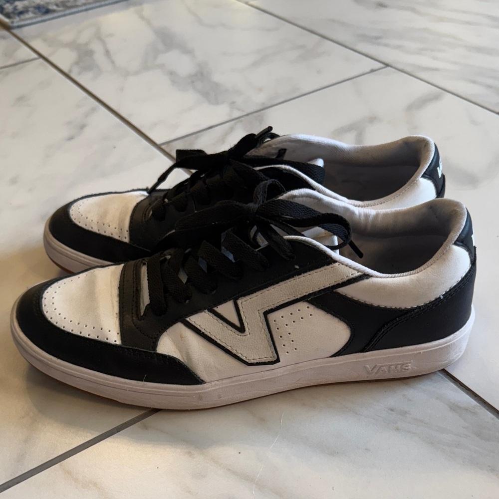 Vans Men's Black and White Sneakers